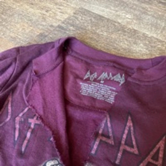 Def Leppard Cropped Raw edge vneck sweatshirt crewneck sweatshirt - Picture 4 of 4